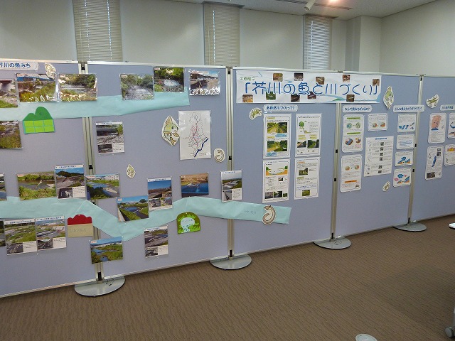 服部図書館展示.jpg