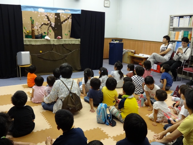 ネイチャーたかつきポンポン座「人形劇・クネクネにょろりん」